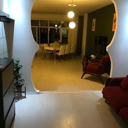 Cadde Uzeri,6. Kat, Asansorlu Ve Metroya Cok Yakin Istanbul