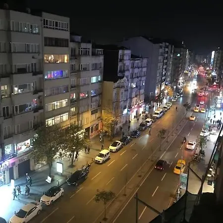 Cadde Uzeri,6. Kat, Asansorlu Ve Metroya Cok Yakin * Istanbul