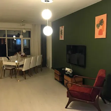Cadde Uzeri,6. Kat, Asansorlu Ve Metroya Cok Yakin