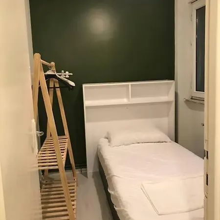 Cadde Uzeri,6. Kat, Asansorlu Ve Metroya Cok Yakin Apartment *