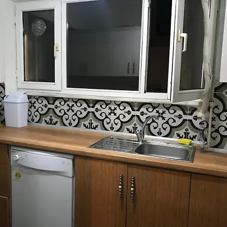 Cadde Uzeri,6. Kat, Asansorlu Ve Metroya Cok Yakin *
