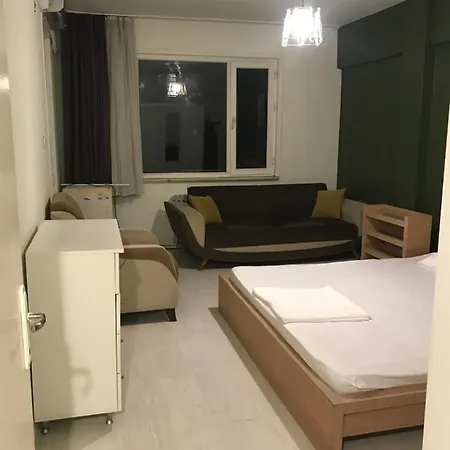 Cadde Uzeri,6. Kat, Asansorlu Ve Metroya Cok Yakin Apartment *