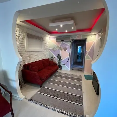 Apartment Cadde Uzeri,6. Kat, Asansorlu Ve Metroya Cok Yakin Istanbul
