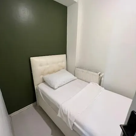 Cadde Uzeri,6. Kat, Asansorlu Ve Metroya Cok Yakin Apartment Istanbul
