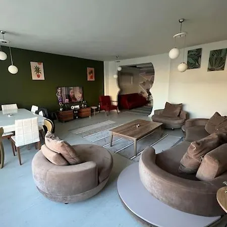 Cadde Uzeri,6. Kat, Asansorlu Ve Metroya Cok Yakin Apartment