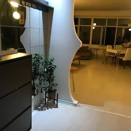 Cadde Uzeri,6. Kat, Asansorlu Ve Metroya Cok Yakin *
