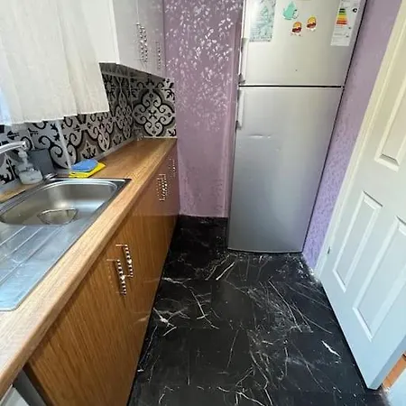 Cadde Uzeri,6. Kat, Asansorlu Ve Metroya Cok Yakin Apartment Istanbul