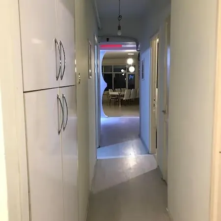 Apartment Cadde Uzeri,6. Kat, Asansorlu Ve Metroya Cok Yakin *