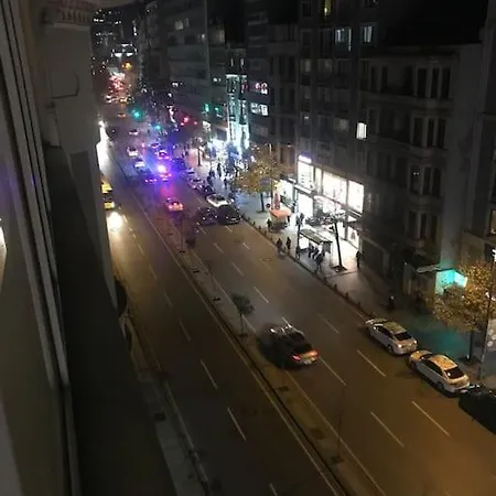 Cadde Uzeri,6. Kat, Asansorlu Ve Metroya Cok Yakin Apartment *