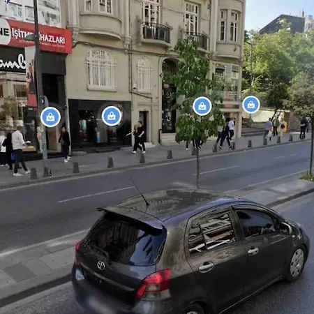 Cadde Uzeri,6. Kat, Asansorlu Ve Metroya Cok Yakin Apartment *