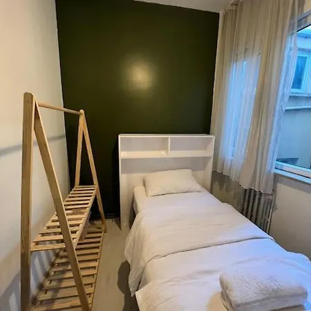 Cadde Uzeri,6. Kat, Asansorlu Ve Metroya Cok Yakin Apartment