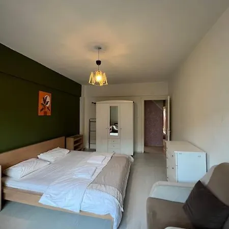 Apartment Cadde Uzeri,6. Kat, Asansorlu Ve Metroya Cok Yakin *